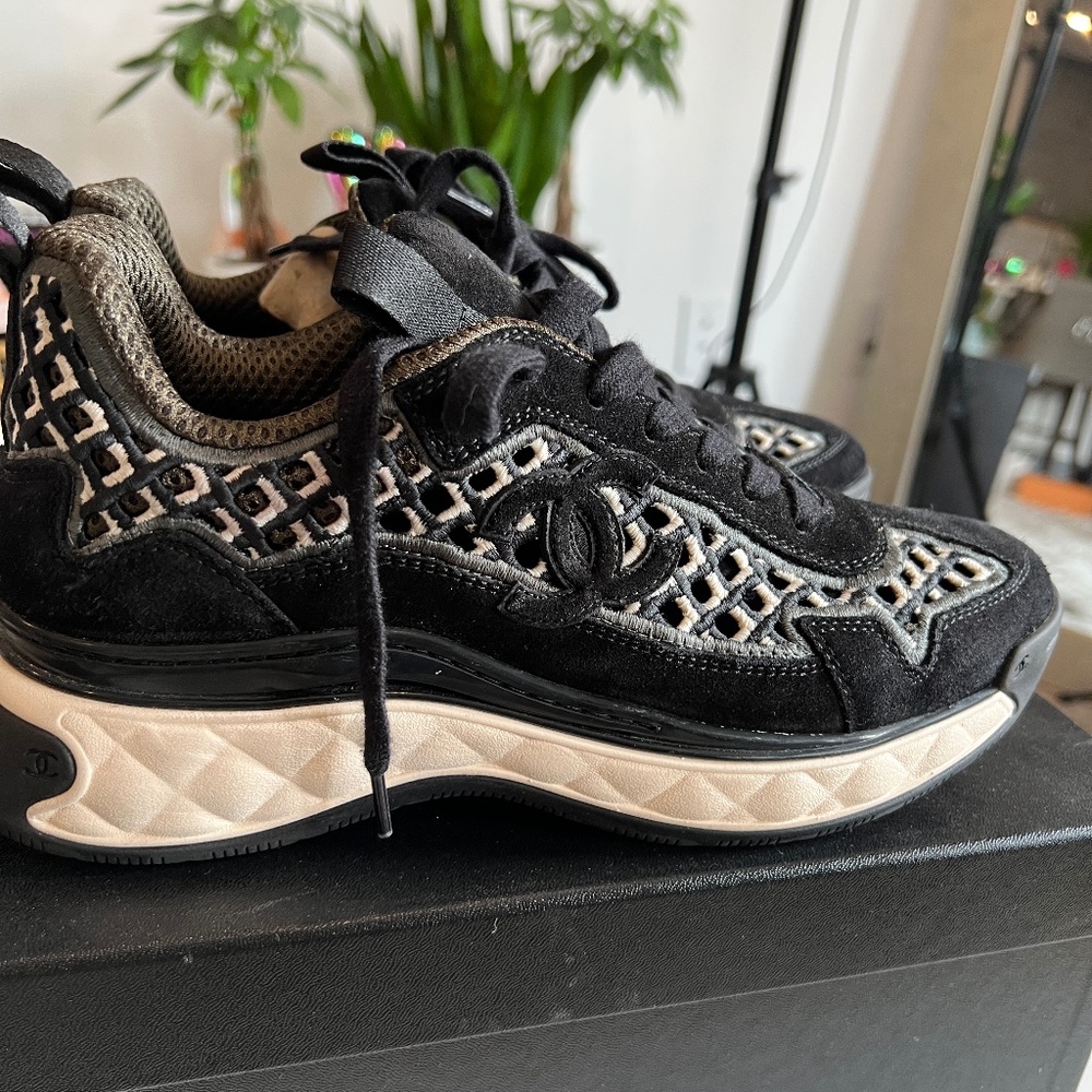 Chanel Suede Calfskin Embroidered CC Sneakers 39 Black